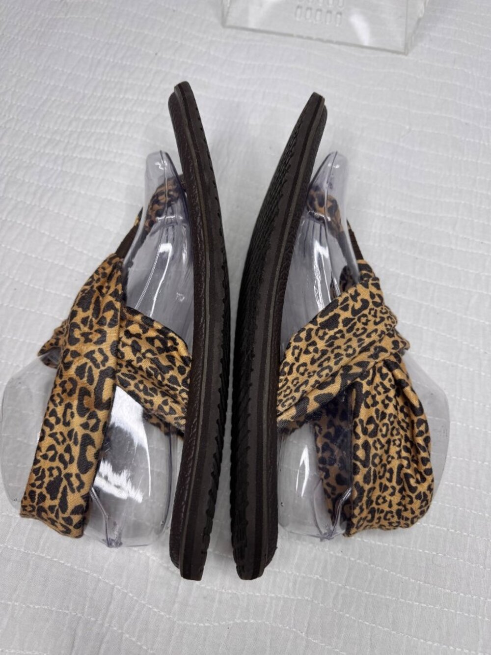 Sanuk Womens Yoga Sling 2 Sandals Leopard 9 Flexible Sole Comfortable Flip Flop - Picture 3 of 8